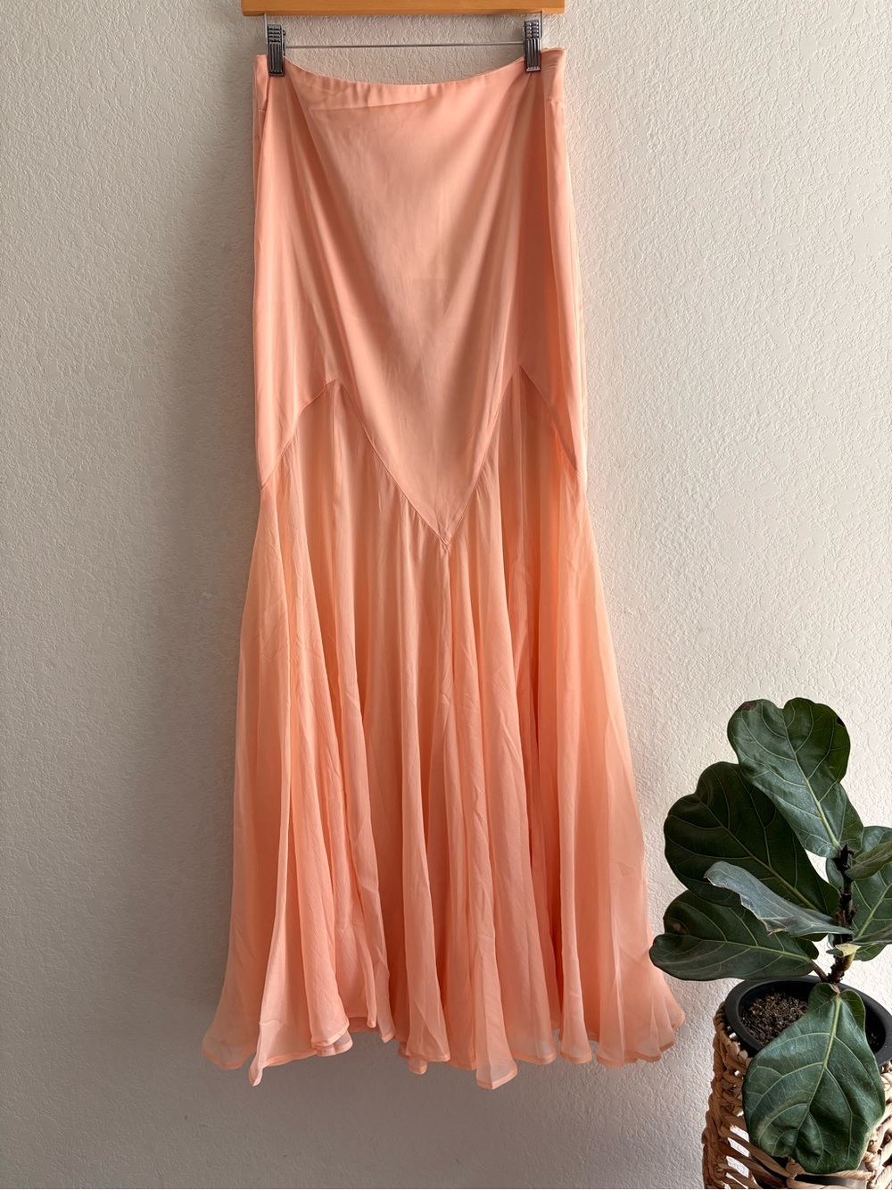 NWT ASOS DESIGN satin and chiffon mix fishtail skirt in peach M
